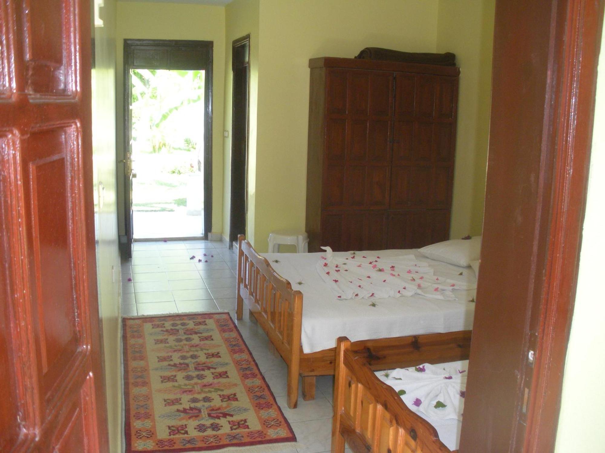 Riverside Hotel 2*