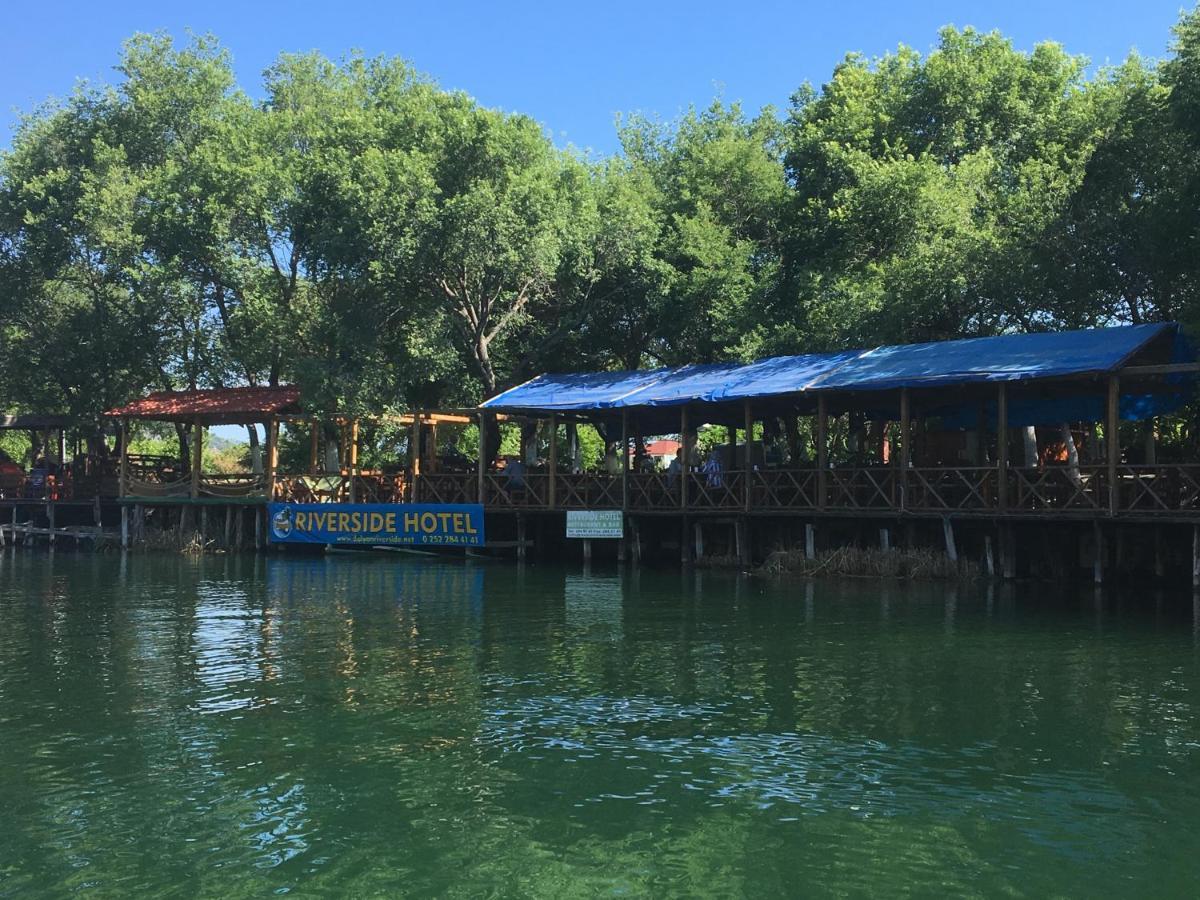 Riverside Отель 2*