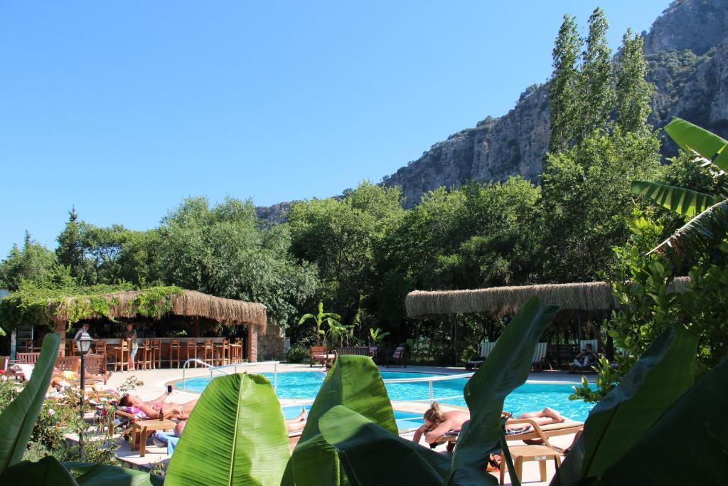 Riverside Hotel 2*